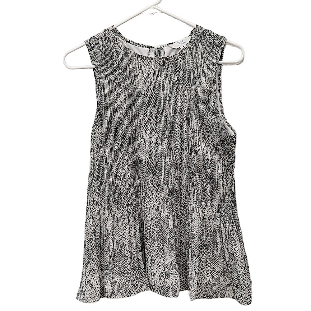 NWOT Time & Tru Gray and White Snakeskin Print Pleated Top Size Small